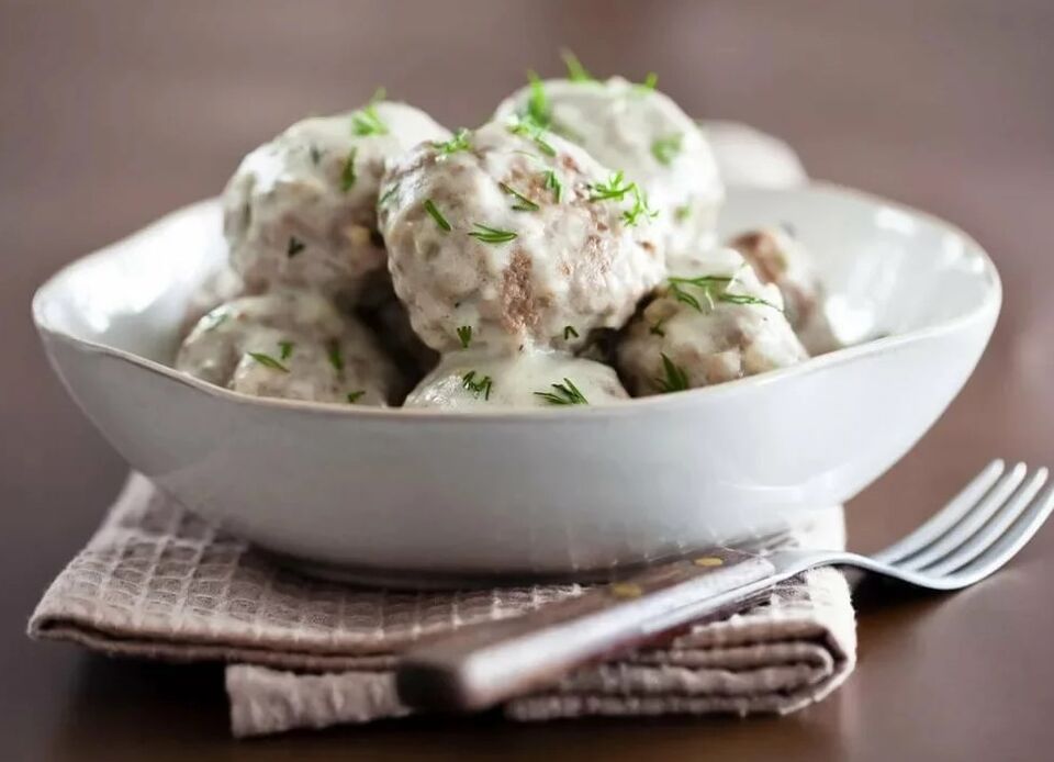 With gout, it is allowed to add steamed chicken meatballs to the menu