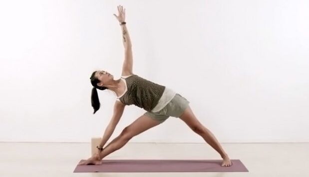 yoga pose triangle for weight loss