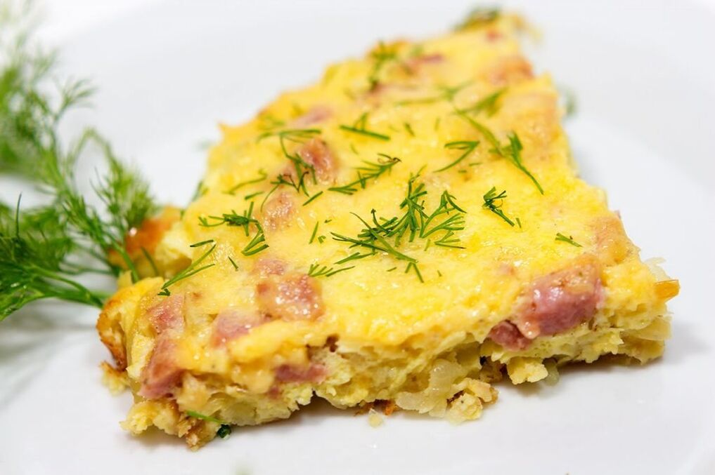 An omelet with ham can be included in the Dukan diet daily menu